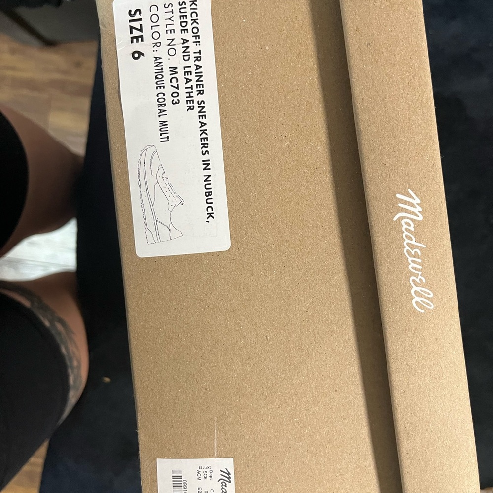 shoes - Picture 2 of 3